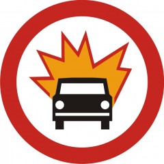 Zakaz wjazdu pojazdów z towarami wybuchowymi lub łatwo zapalnymi.