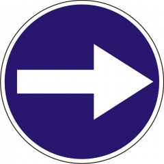 Nakaz jazdy w prawo przed znakiem