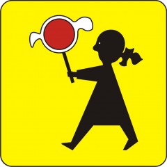 Plate indicating, that the pedestrian crossing is frequently attended by kids