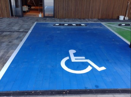 Malowanie poziome- miejsce dla niepełnosprawnych